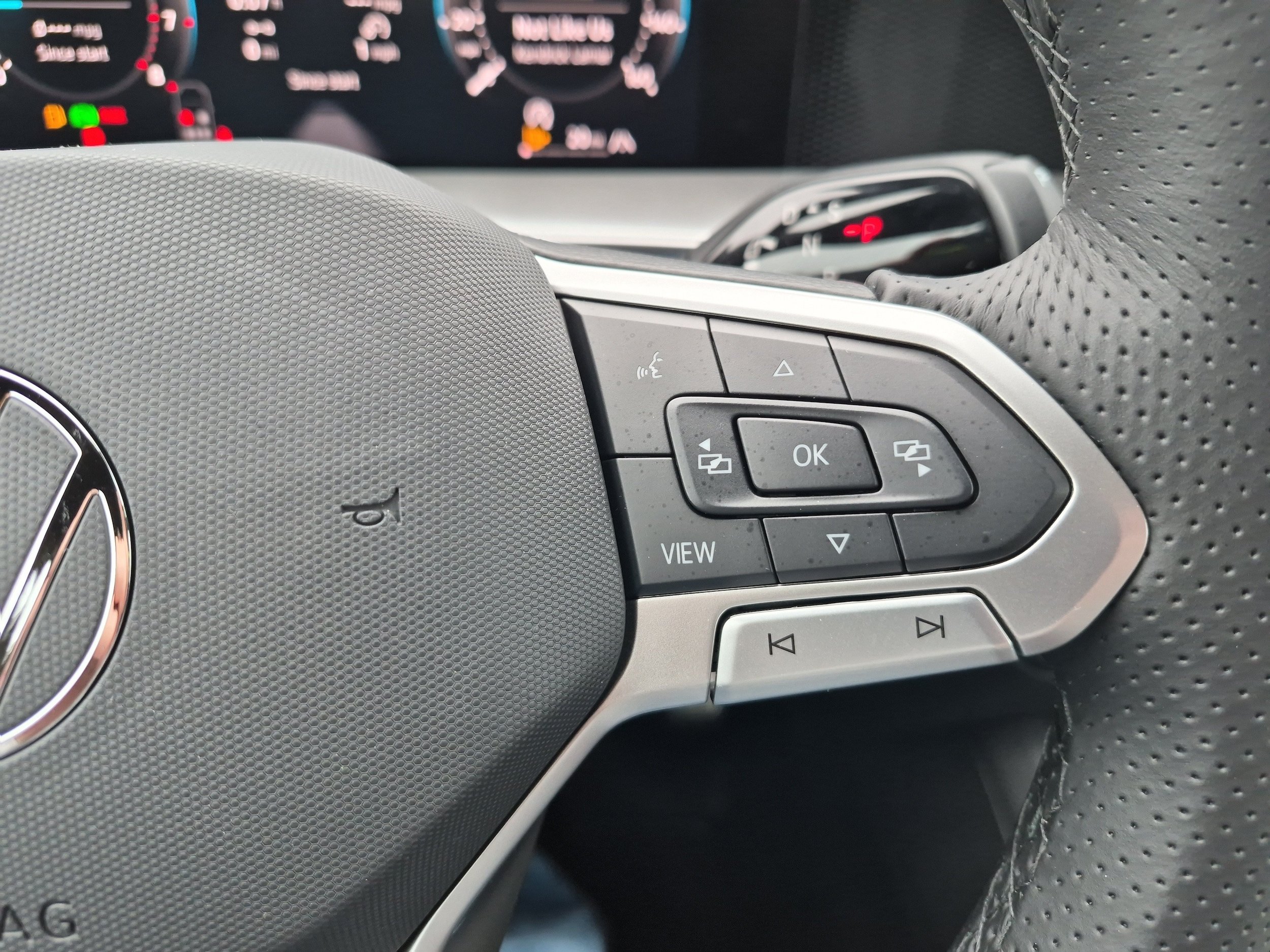 New 2026 Volkswagen Tiguan SE R-Line AWD/4WD image 15