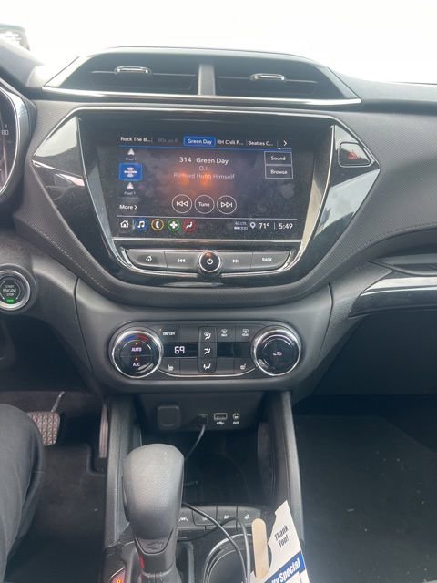 Used 2021 Chevrolet TrailBlazer LT w/ Sun and Liftgate Package FWD image 12