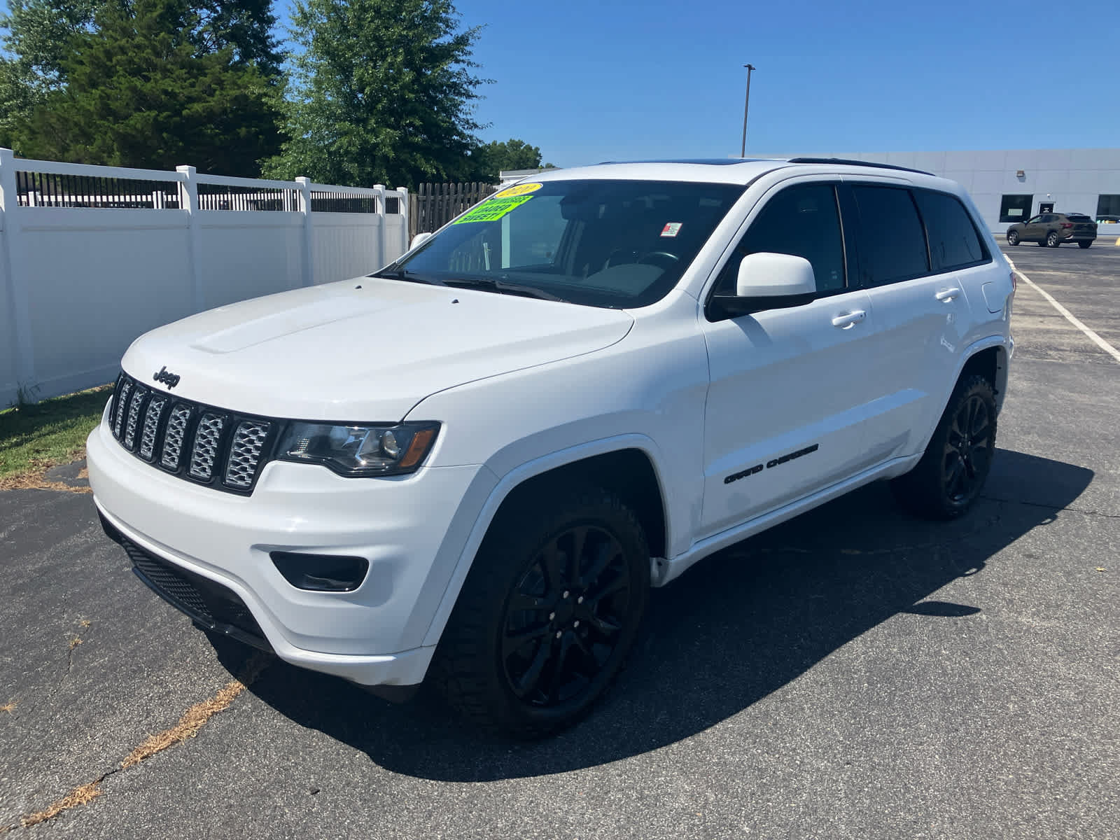 Used 2020 Jeep Grand Cherokee Altitude AWD/4WD image 2