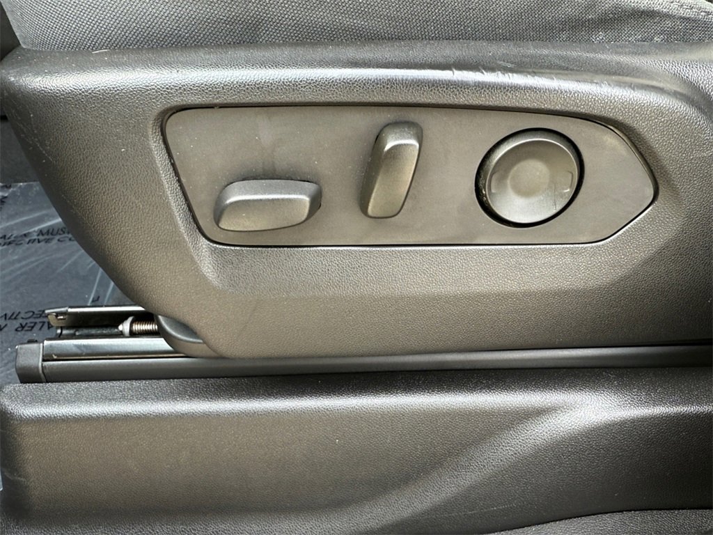 Used 2022 GMC Yukon SLE image 10