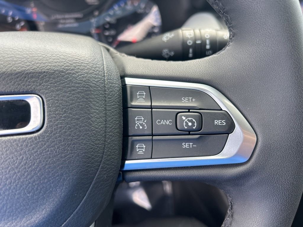 Used 2023 Jeep Compass Limited image 44