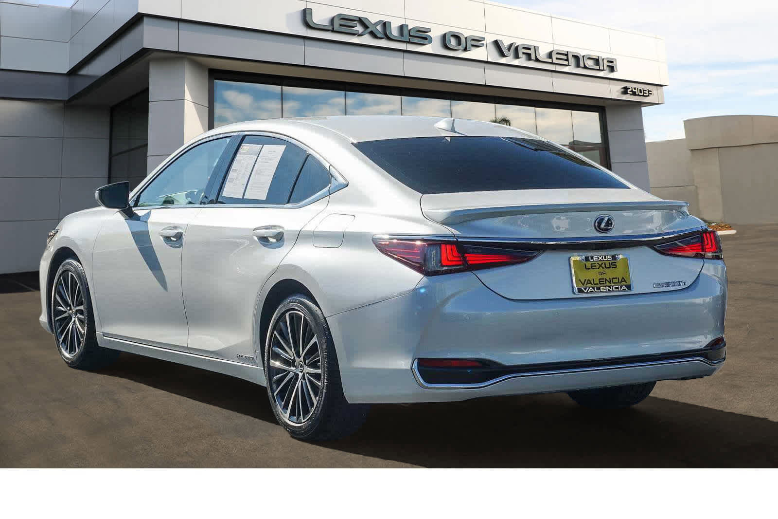 Used 2021 Lexus ES 300h w/ Premium Package image 2