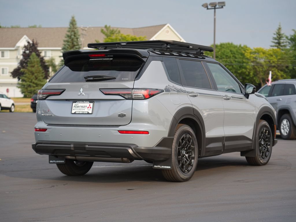 New 2026 Mitsubishi Outlander AWD image 3