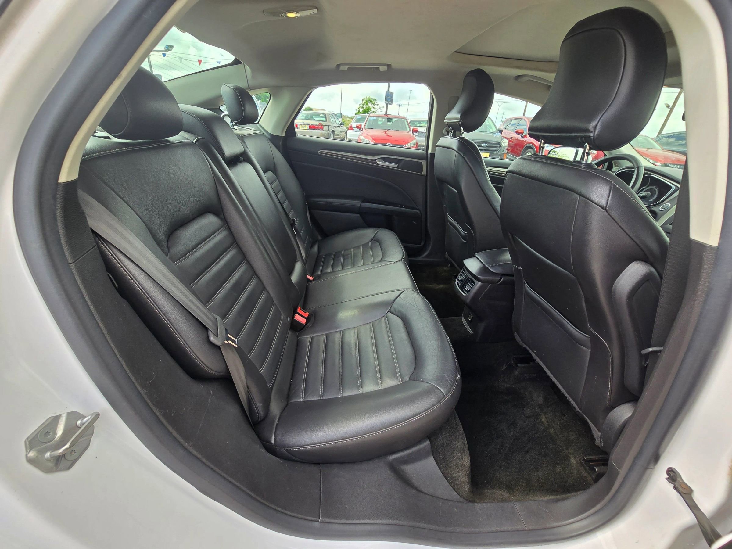 Used 2016 Ford Fusion SE w/ Equipment Group 202A FWD image 21