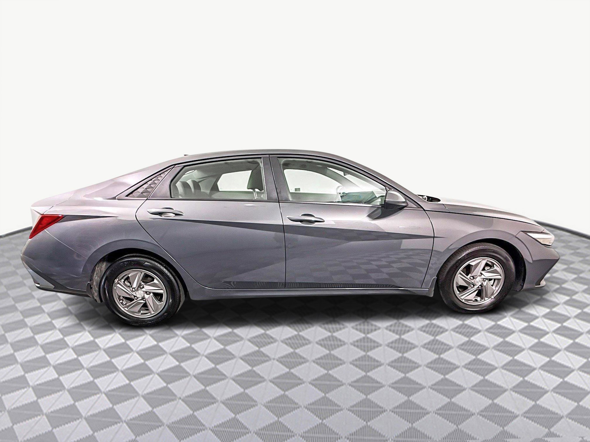 Used 2025 Hyundai Elantra SE image 11