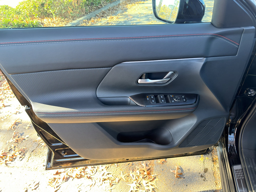 New 2026 Nissan Kicks SR w/ SR Premium Package image 17