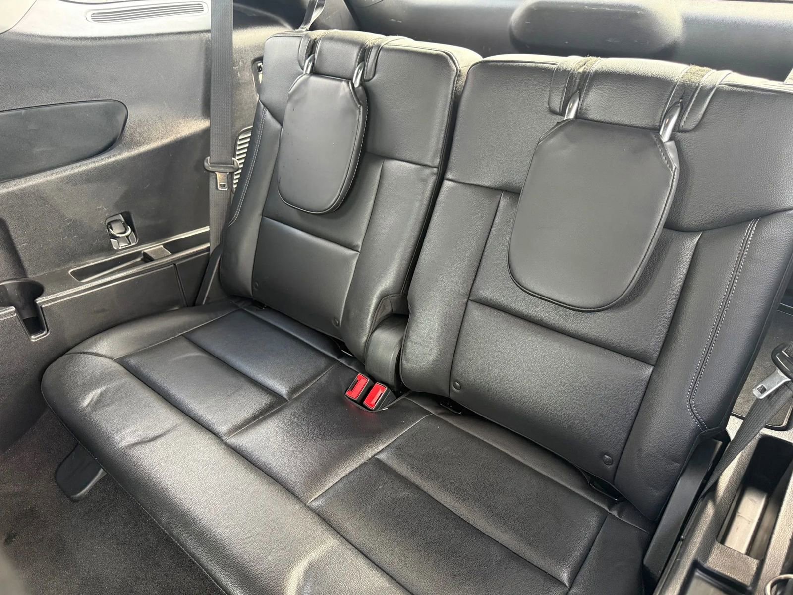Used 2021 Ford Explorer XLT w/ Equipment Group 202A AWD/4WD image 15