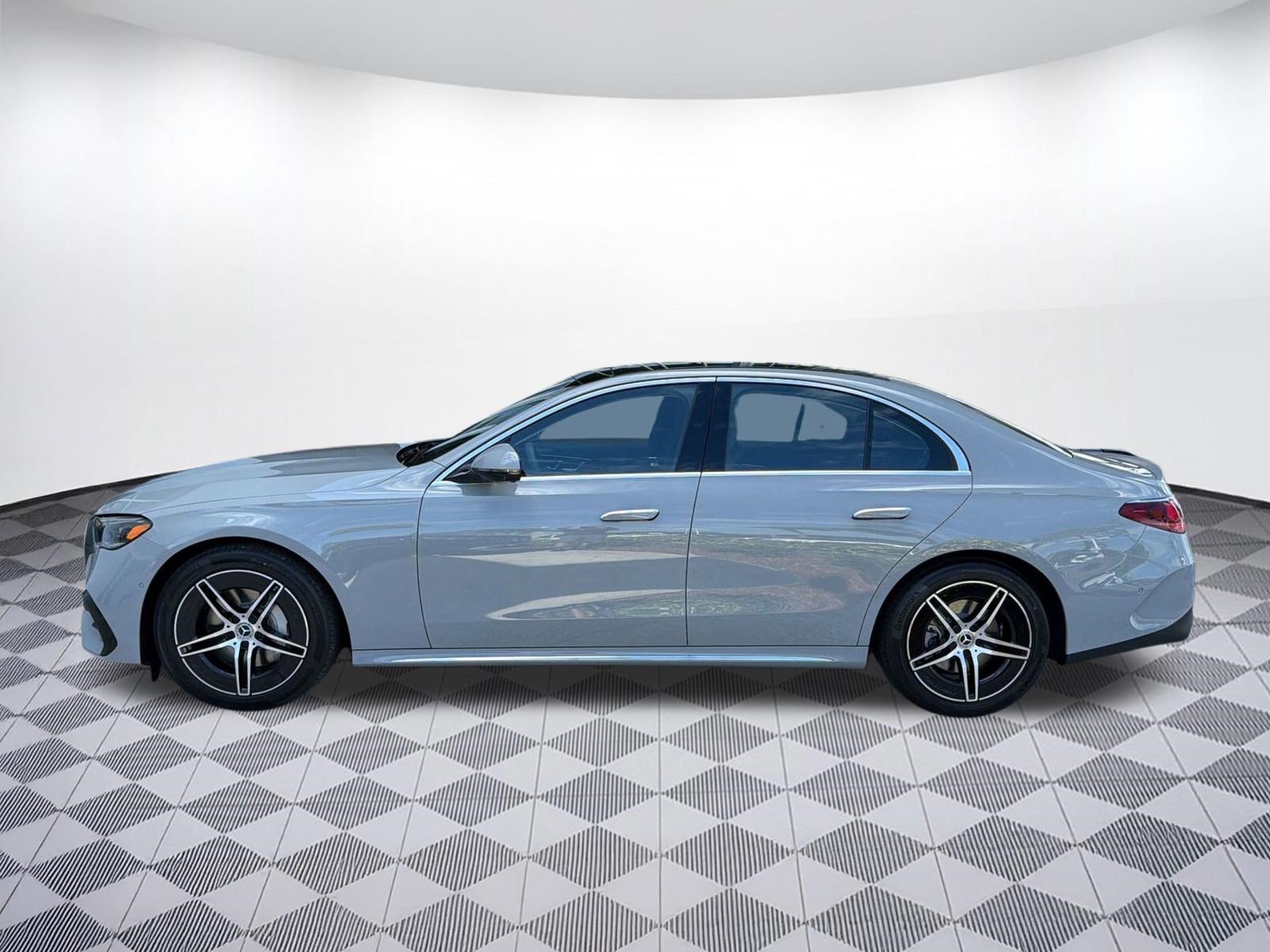 New 2026 Mercedes-Benz E 350 4MATIC Sedan image 2