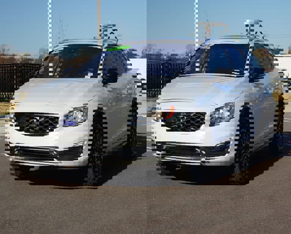 Used 2017 Volvo V60 T5 Cross Country w/ Convenience Package image 23