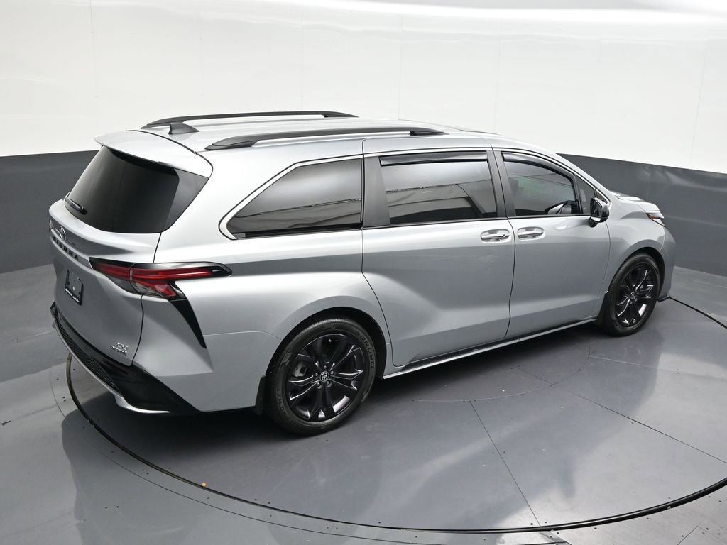 Used 2024 Toyota Sienna XSE w/ XSE Plus Package FWD image 22