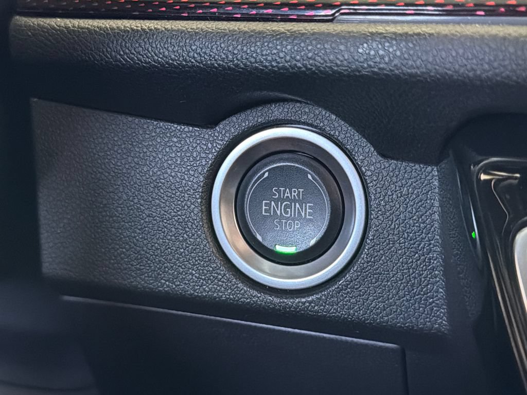Used 2024 Chevrolet Traverse RS FWD image 6