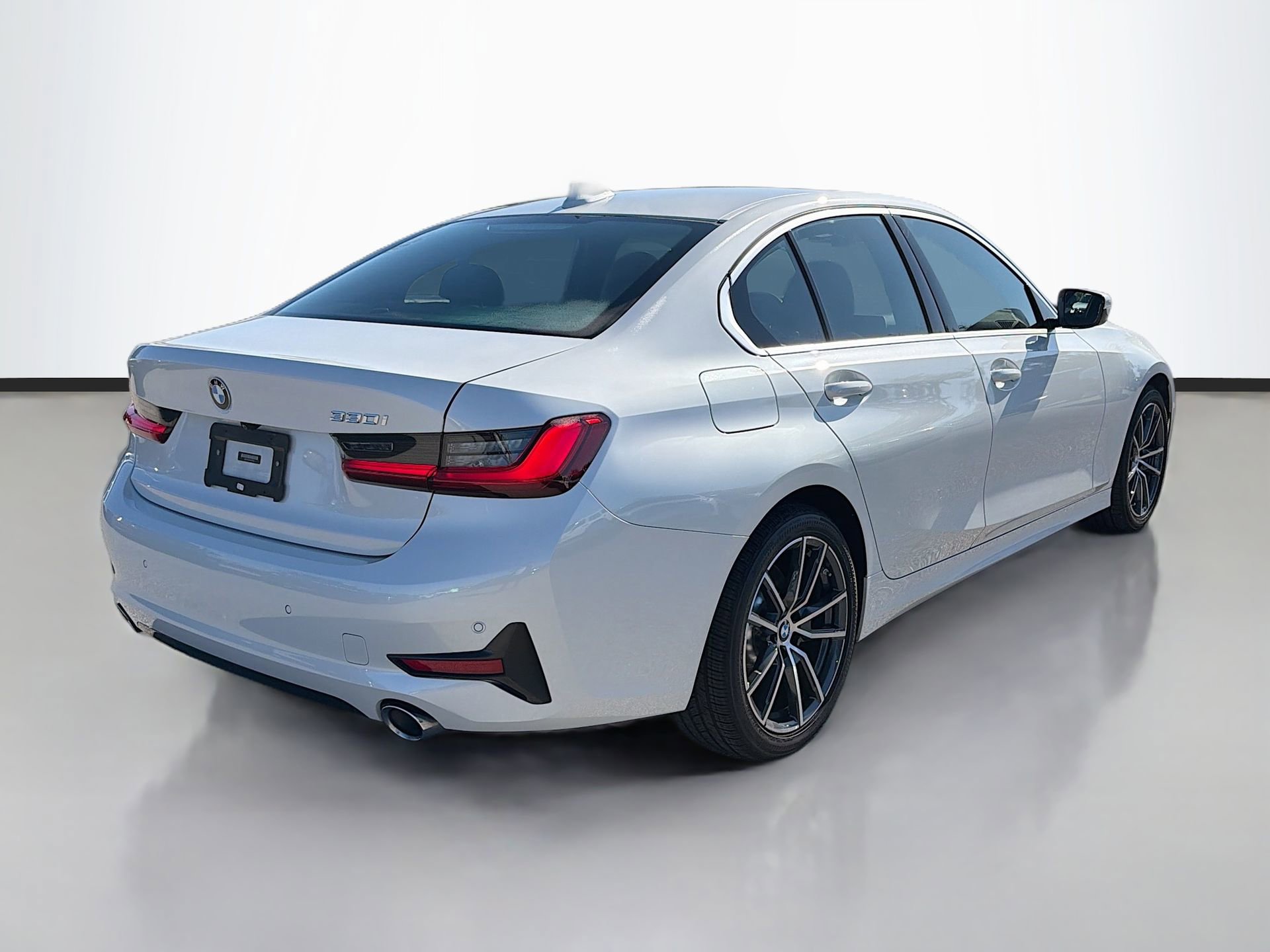 Used 2019 BMW 330i Sedan w/ Premium Package image 4