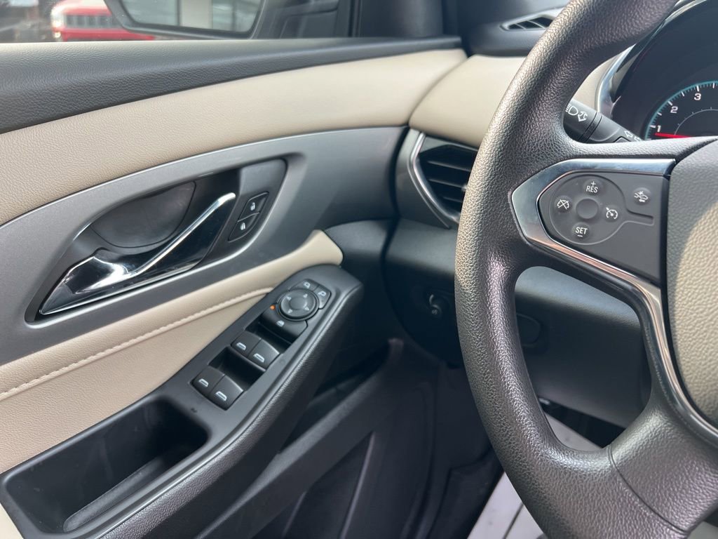 Used 2022 Chevrolet Traverse LS image 19