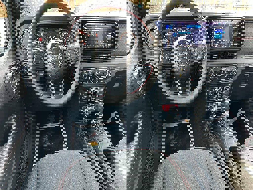 Used 2024 Jeep Wrangler Unlimited Rubicon w/ XTREMEE 35" Tire Package image 12