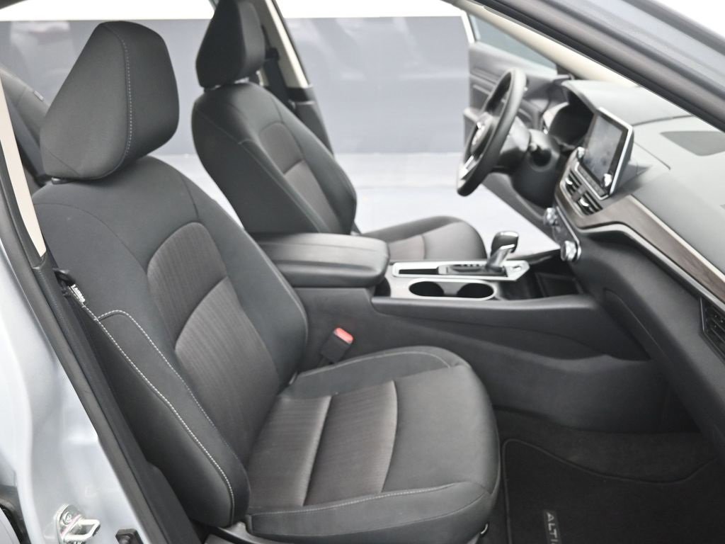 Used 2024 Nissan Altima 2.5 SV image 16