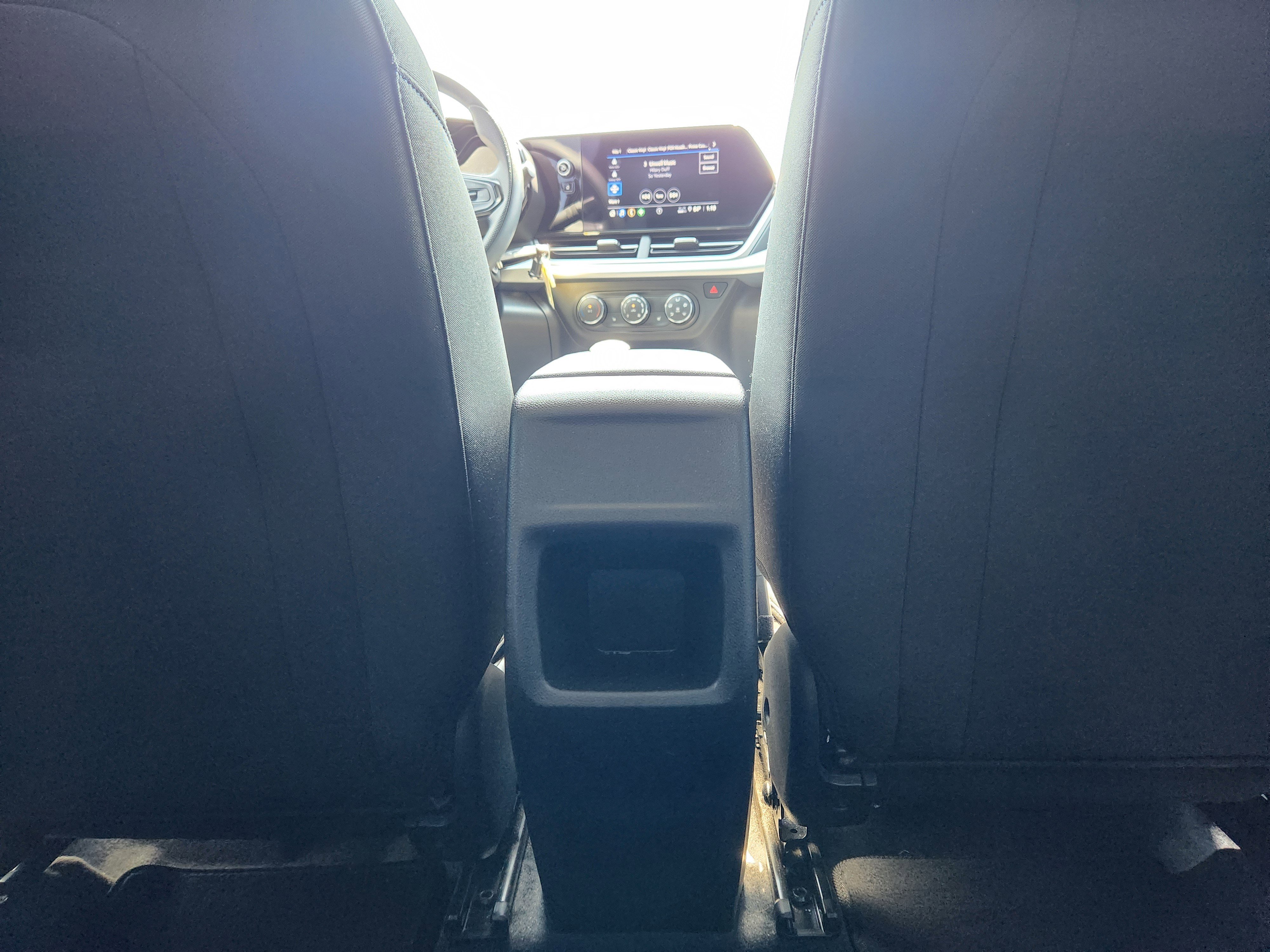 Used 2025 Chevrolet Trax LS w/ LS Convenience Package FWD image 13