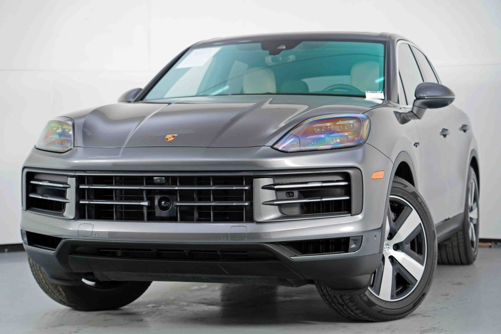 Used 2024 Porsche Cayenne w/ Technology Package image 3