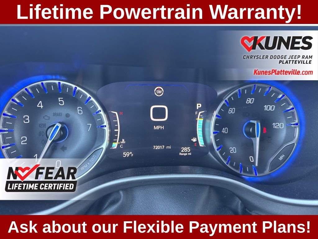 Used 2023 Chrysler Pacifica Touring-L image 15