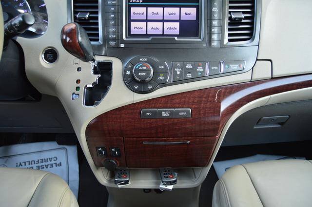 Used 2011 Toyota Sienna XLE w/ XLE Navigation Pkg FWD image 26