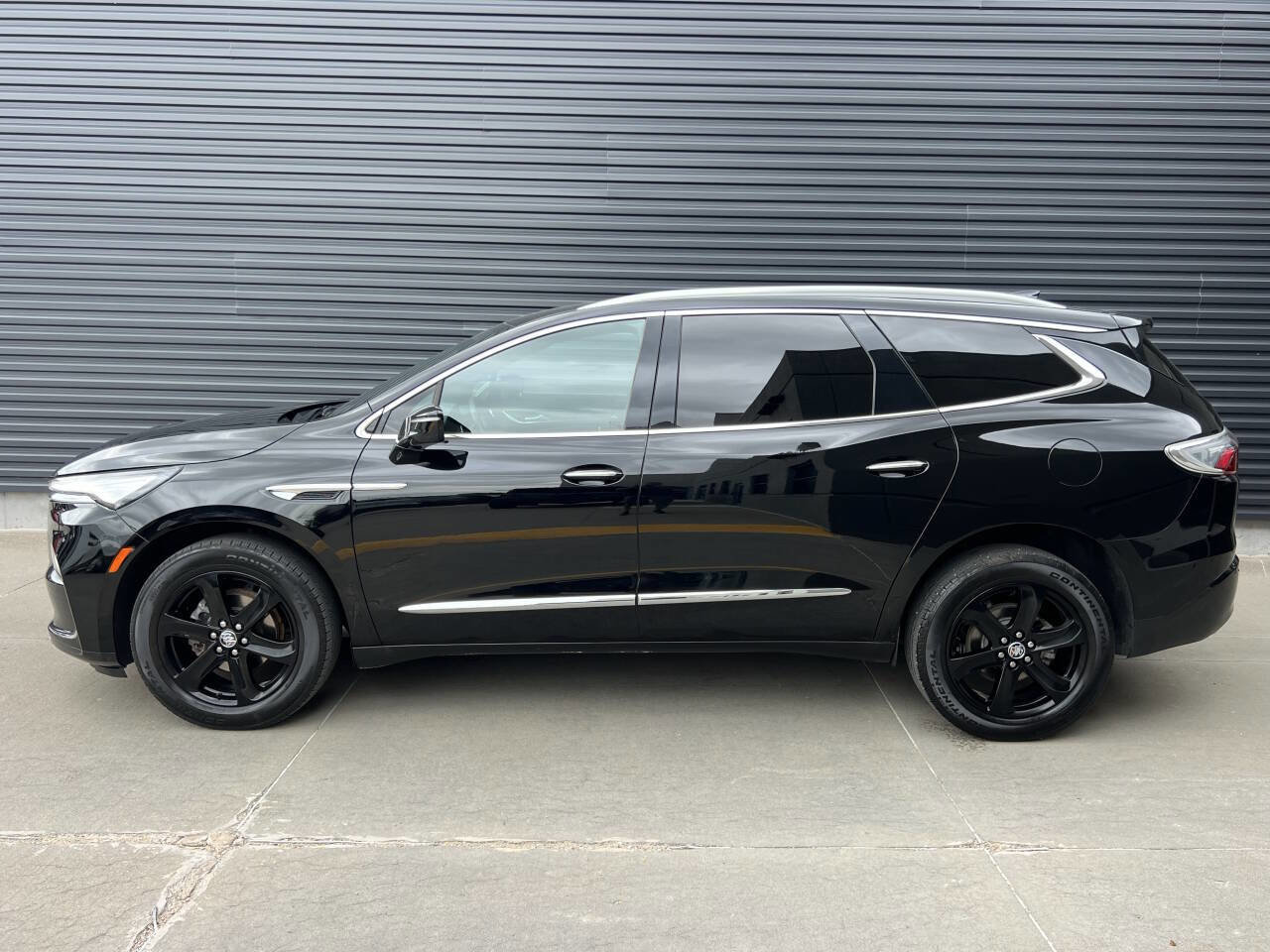 Used 2024 Buick Enclave Essence w/ Sport Touring Edition AWD/4WD image 9