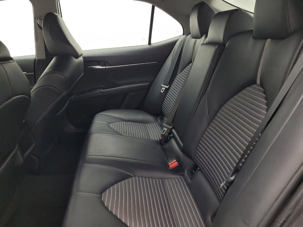 Used 2020 Toyota Camry SE image 18