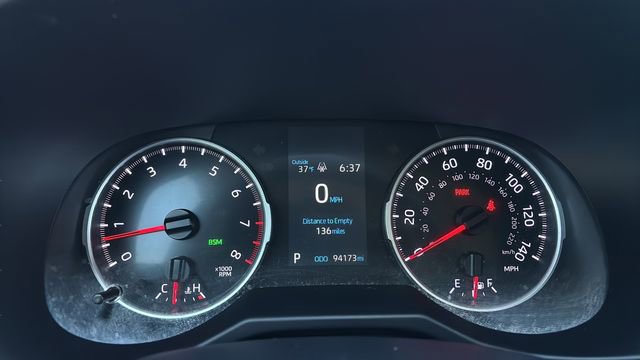 Used 2021 Toyota RAV4 XLE Premium image 12