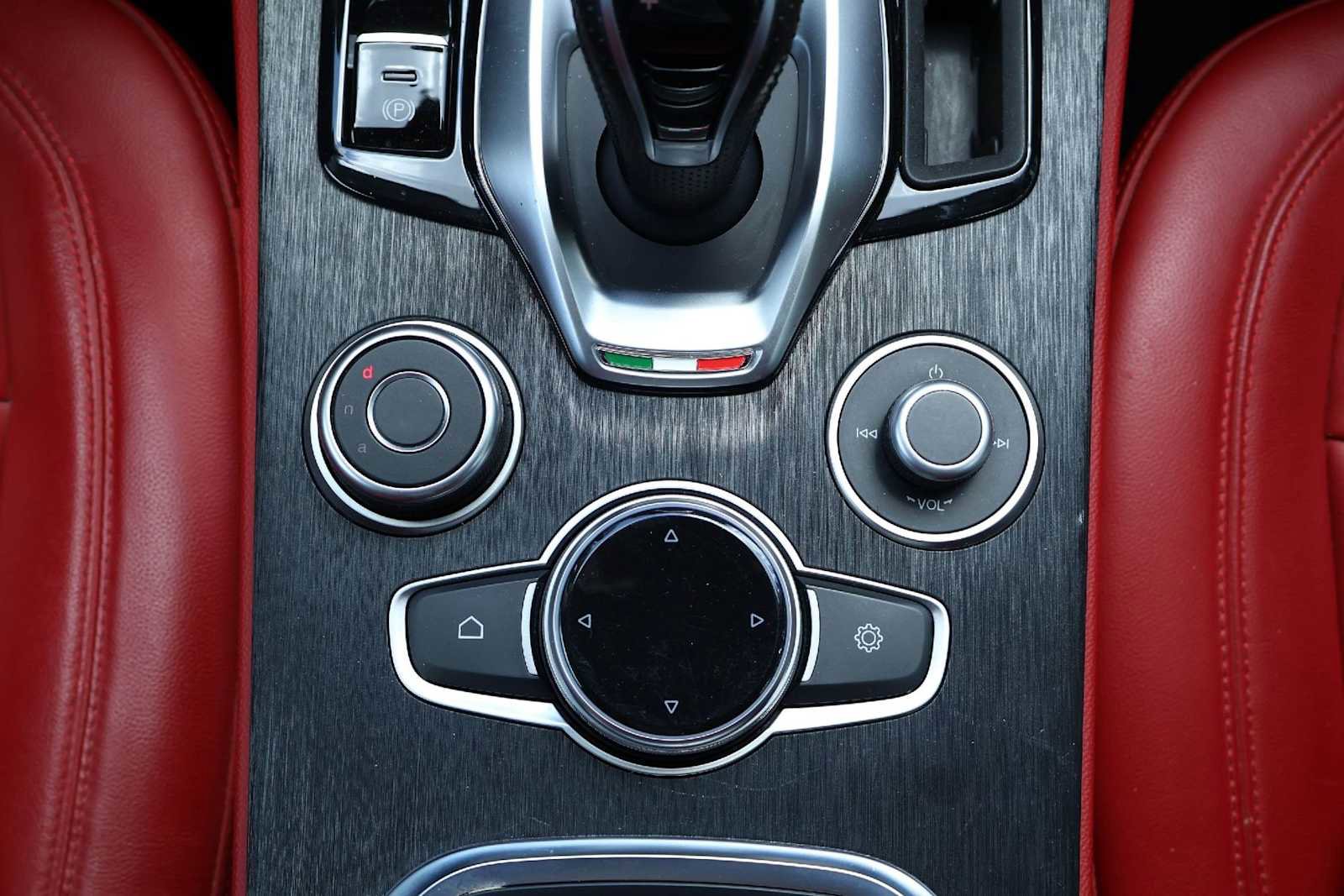 Used 2020 Alfa Romeo Stelvio w/ Nero Edizione RWD image 26