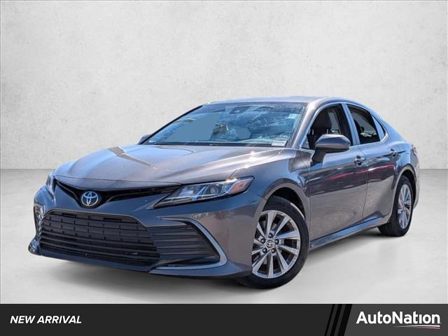 Used 2022 Toyota Camry LE image 1