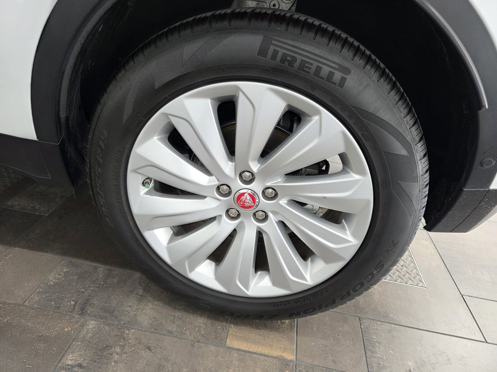 Used 2020 Jaguar E-PACE SE image 12