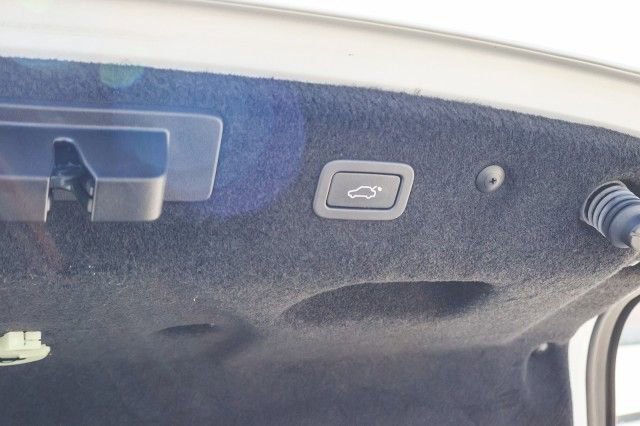 Used 2018 Jaguar XF S image 35