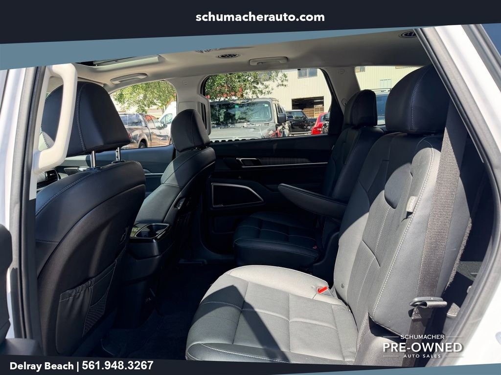 Used 2025 Kia Telluride EX w/ EX Captain's Chair Package FWD image 12