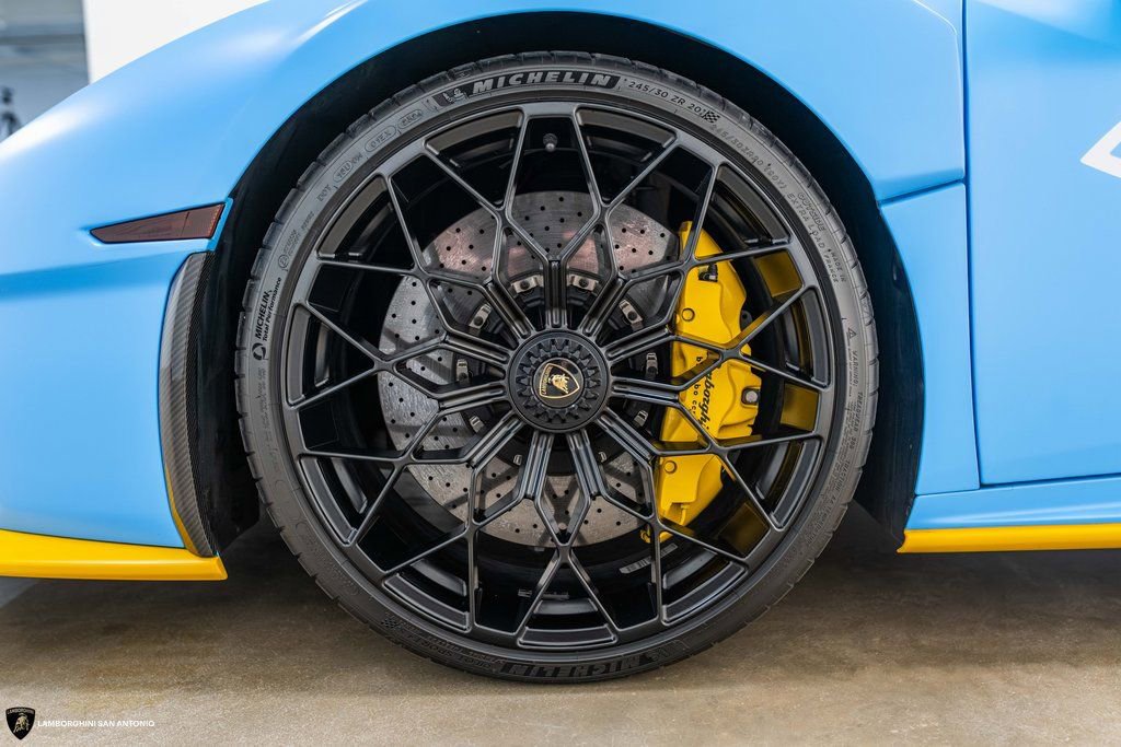 Used 2022 Lamborghini Huracan STO image 16