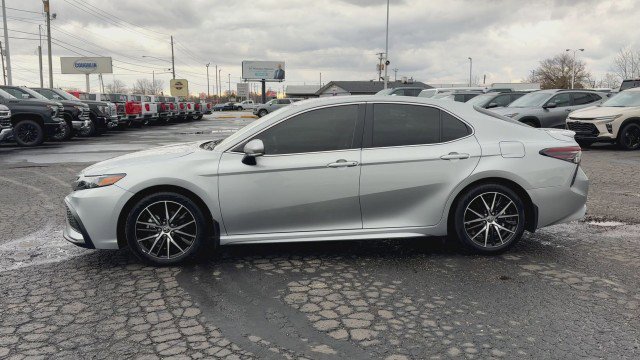 Used 2024 Toyota Camry SE image 5