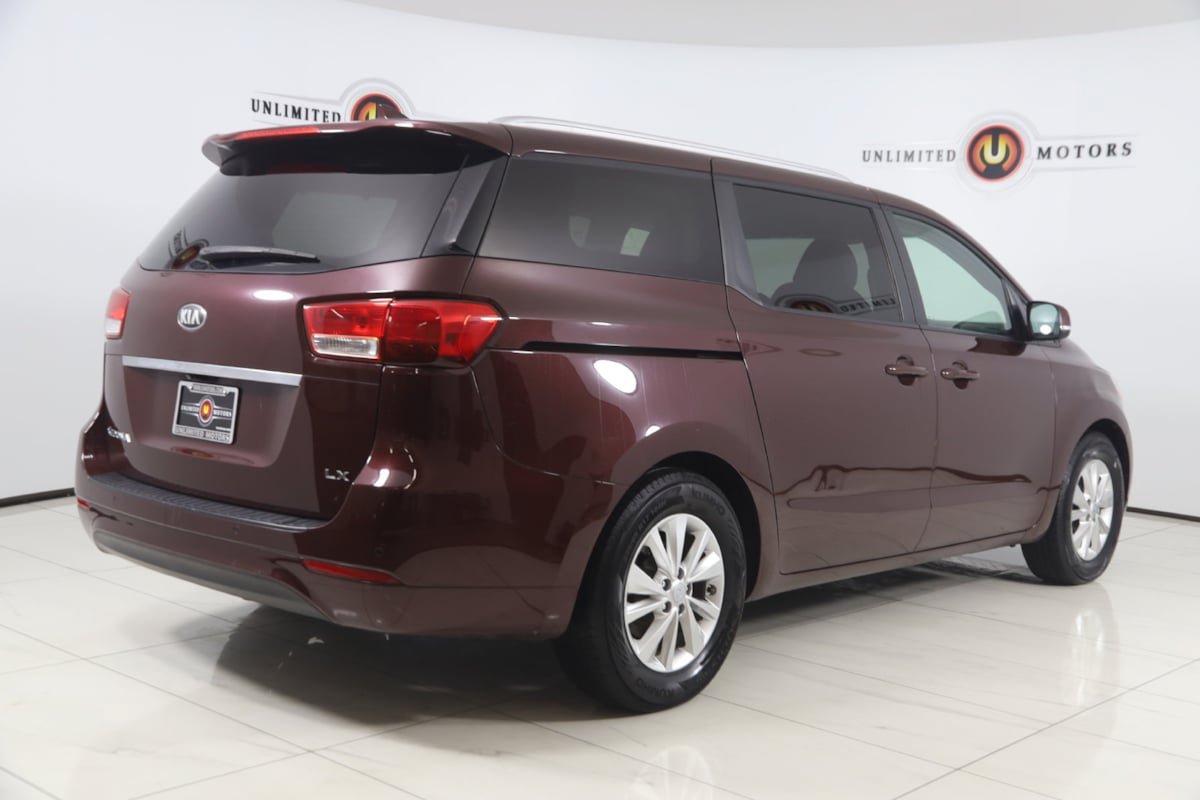 Used 2017 Kia Sedona LX w/ LX Essentials Premium Package FWD image 3