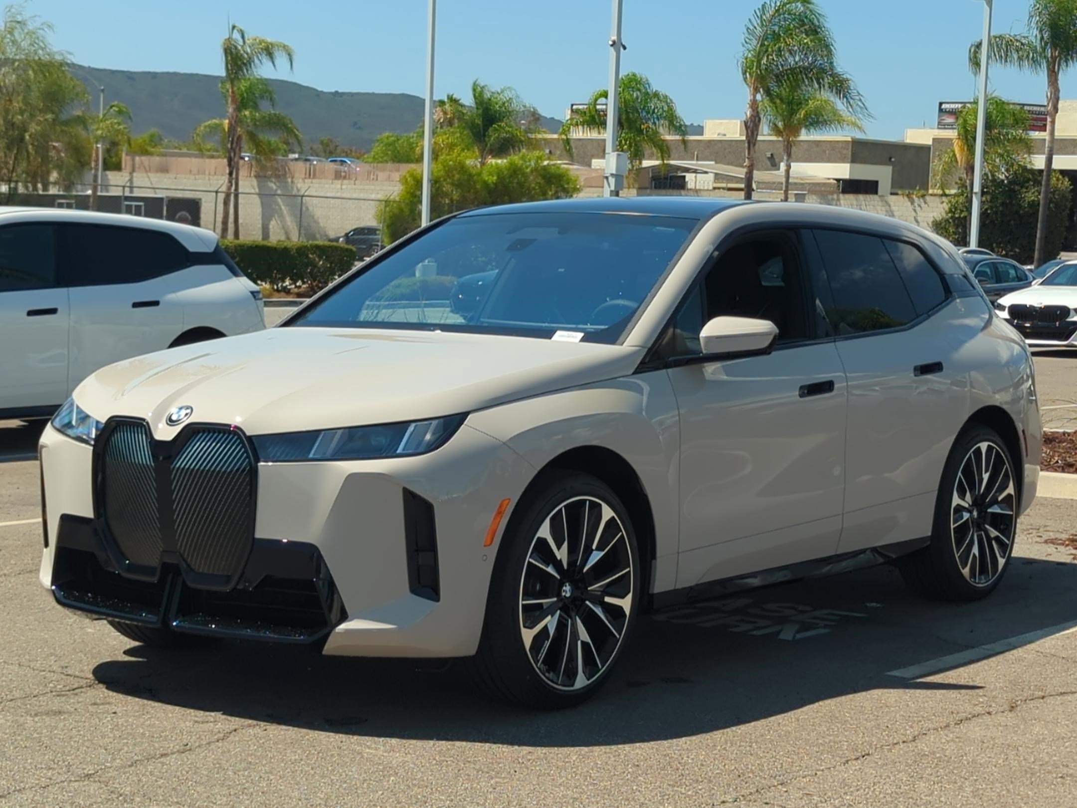 New 2026 BMW iX xDrive60 w/ M Sport Package image 3