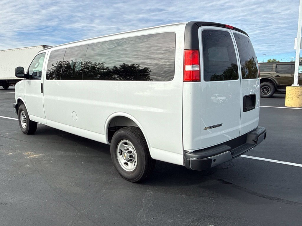 Used 2025 Chevrolet Express 3500 LT w/ LT Preferred Equipment Group RWD image 7