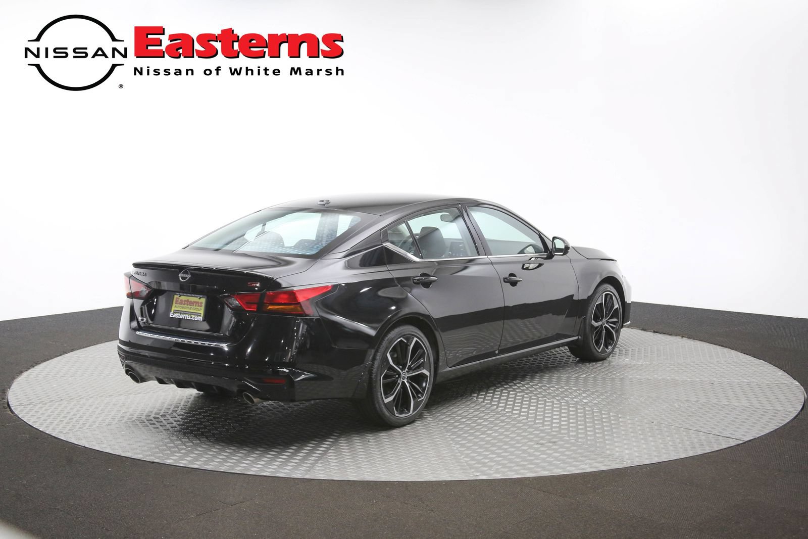 Used 2023 Nissan Altima 2.5 SR FWD image 39