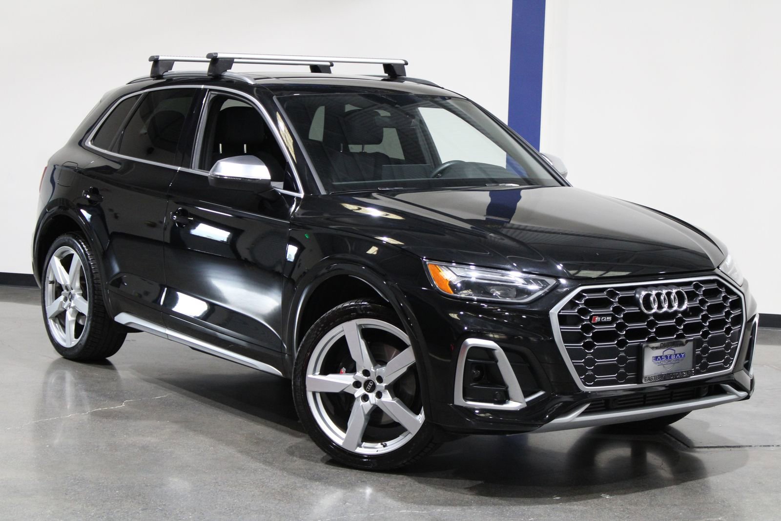 Used 2022 Audi SQ5 Premium w/ Convenience Package image 2