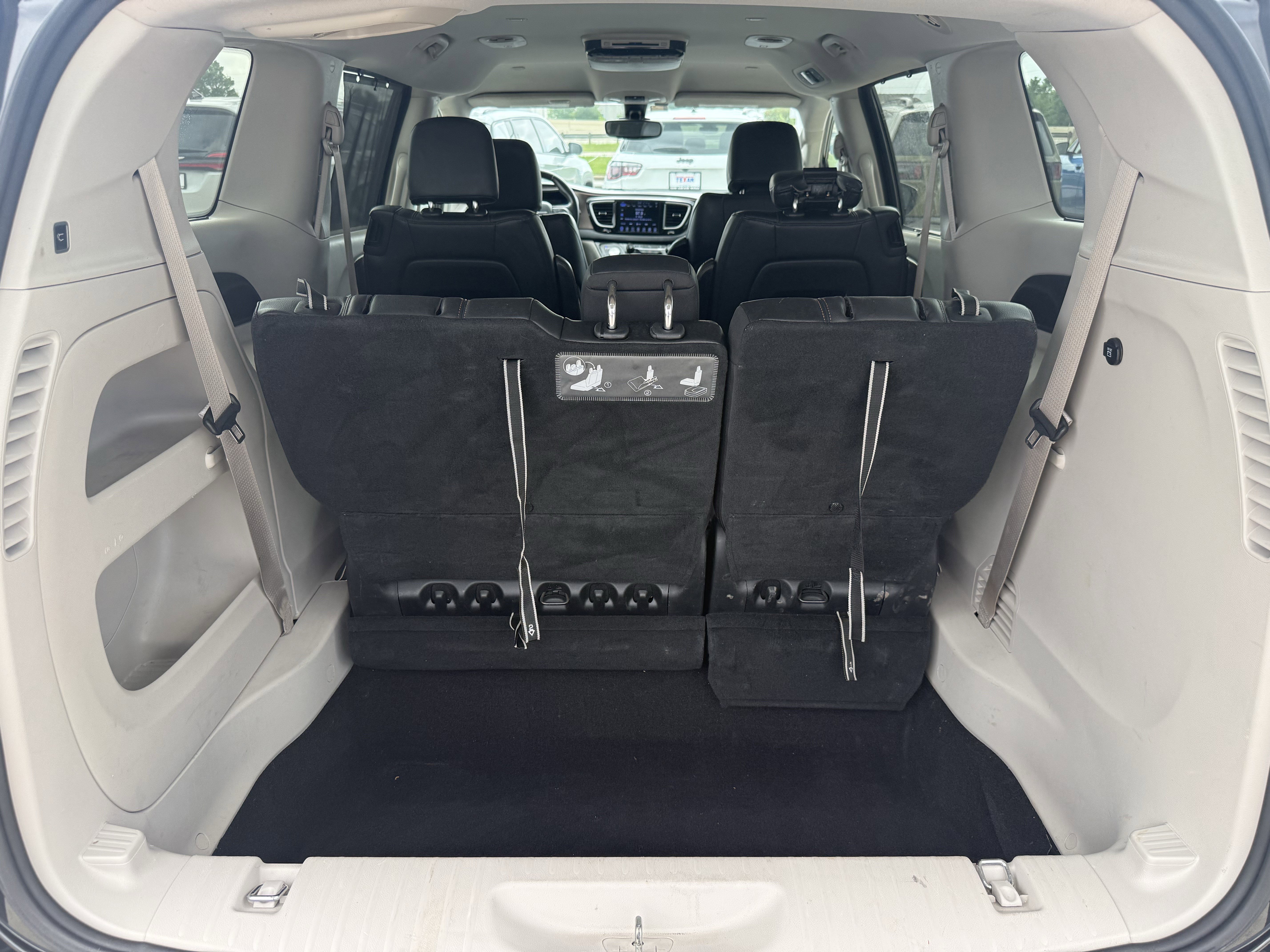 Used 2017 Chrysler Pacifica Touring-L w/ Tire & Wheel Group image 33