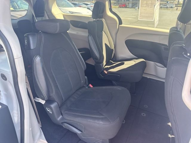 Used 2022 Chrysler Voyager LX FWD image 21
