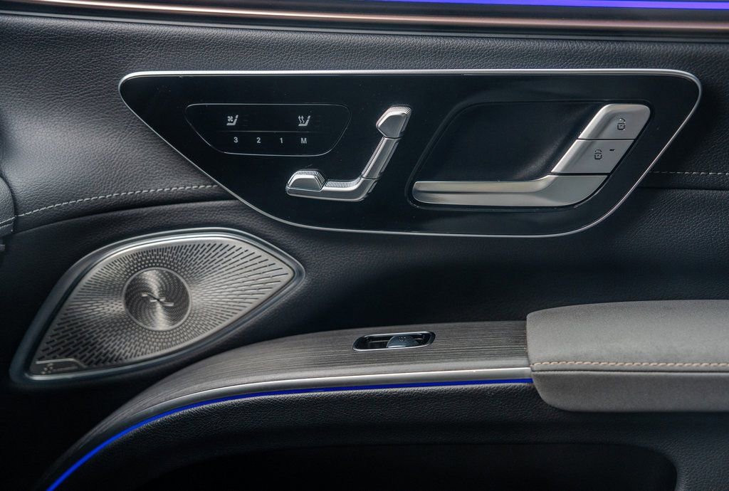 Used 2023 Mercedes-Benz EQS 580 4MATIC SUV image 15