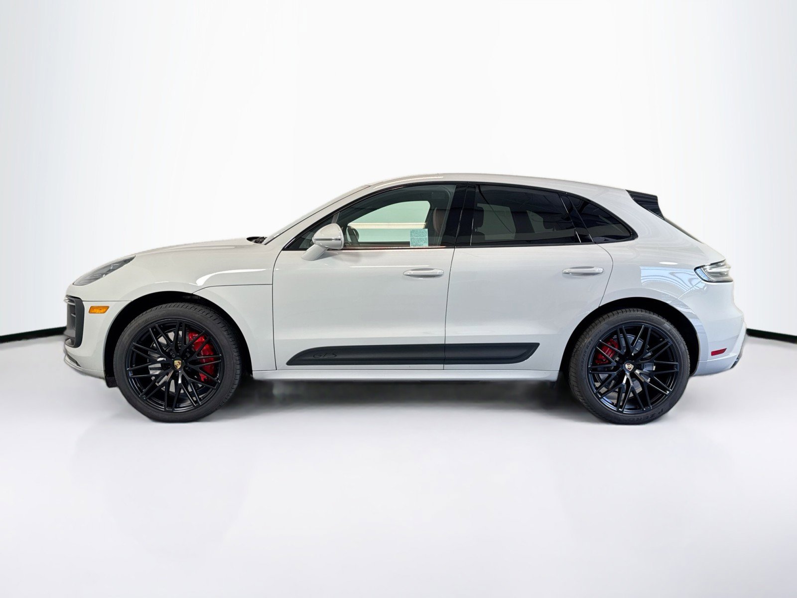 Certified 2023 Porsche Macan GTS image 2
