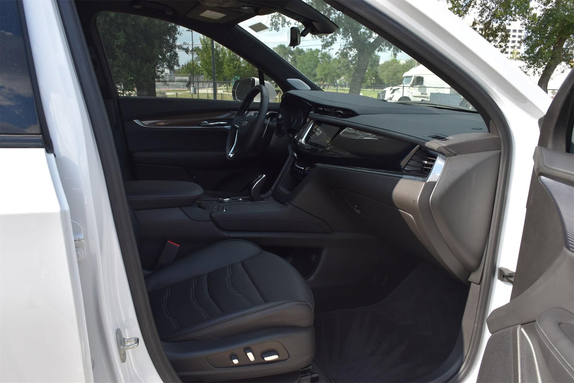 New 2025 Cadillac XT6 Sport w/ Platinum Package image 28