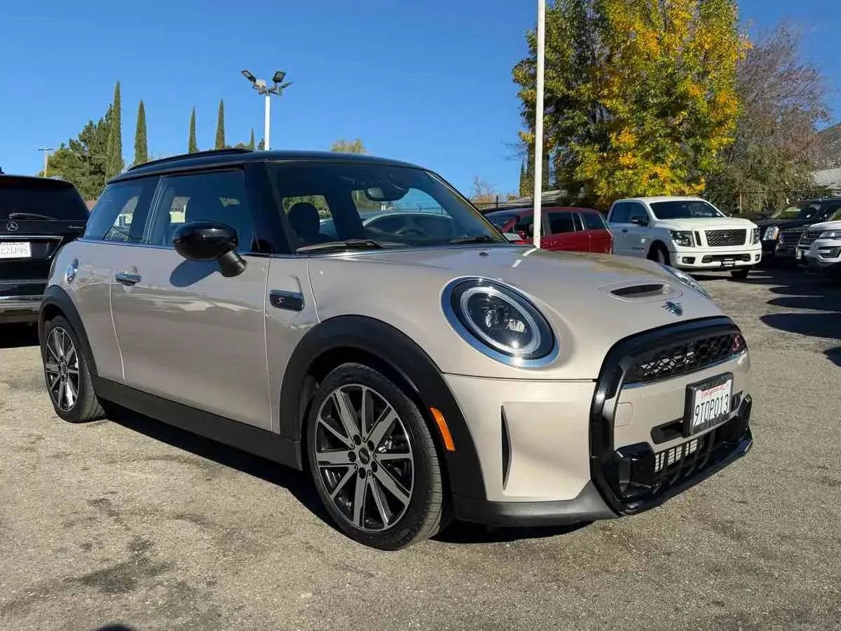 Used 2022 MINI Cooper S FWD image 1