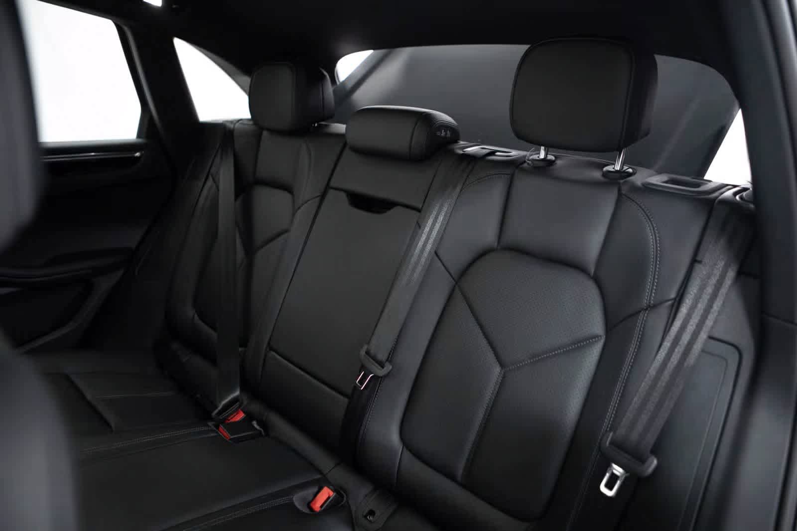 Used 2026 Porsche Macan AWD/4WD image 36