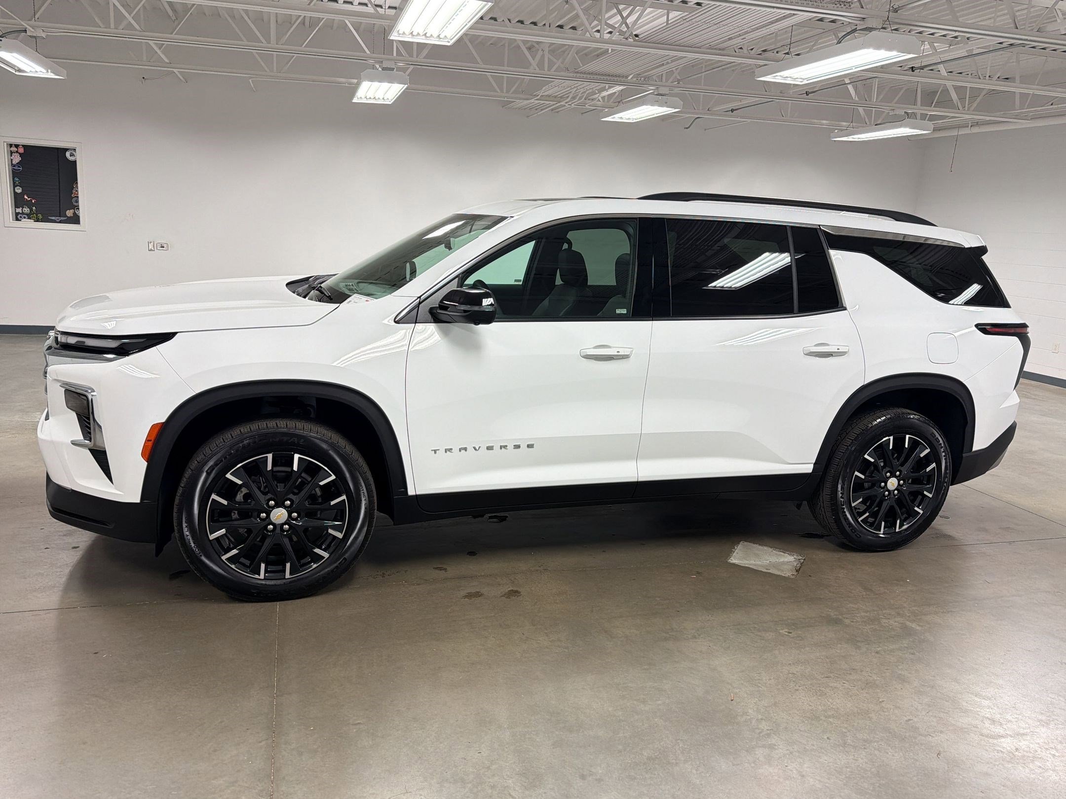 New 2026 Chevrolet Traverse LT w/ Sun and Wheel Package image 2