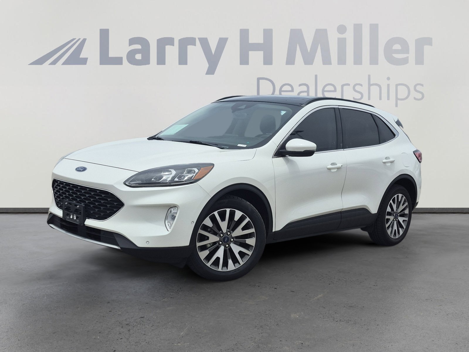 Used 2020 Ford Escape Titanium w/ Titanium Premium Package 2.0 AWD/4WD image 1