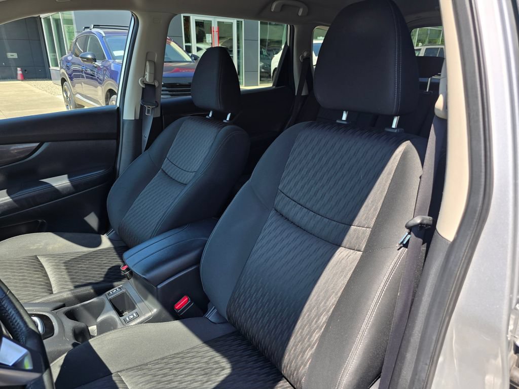 Used 2018 Nissan Rogue SV AWD/4WD image 21