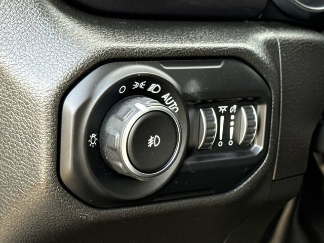 Used 2022 Jeep Wrangler Unlimited Sahara AWD/4WD image 22