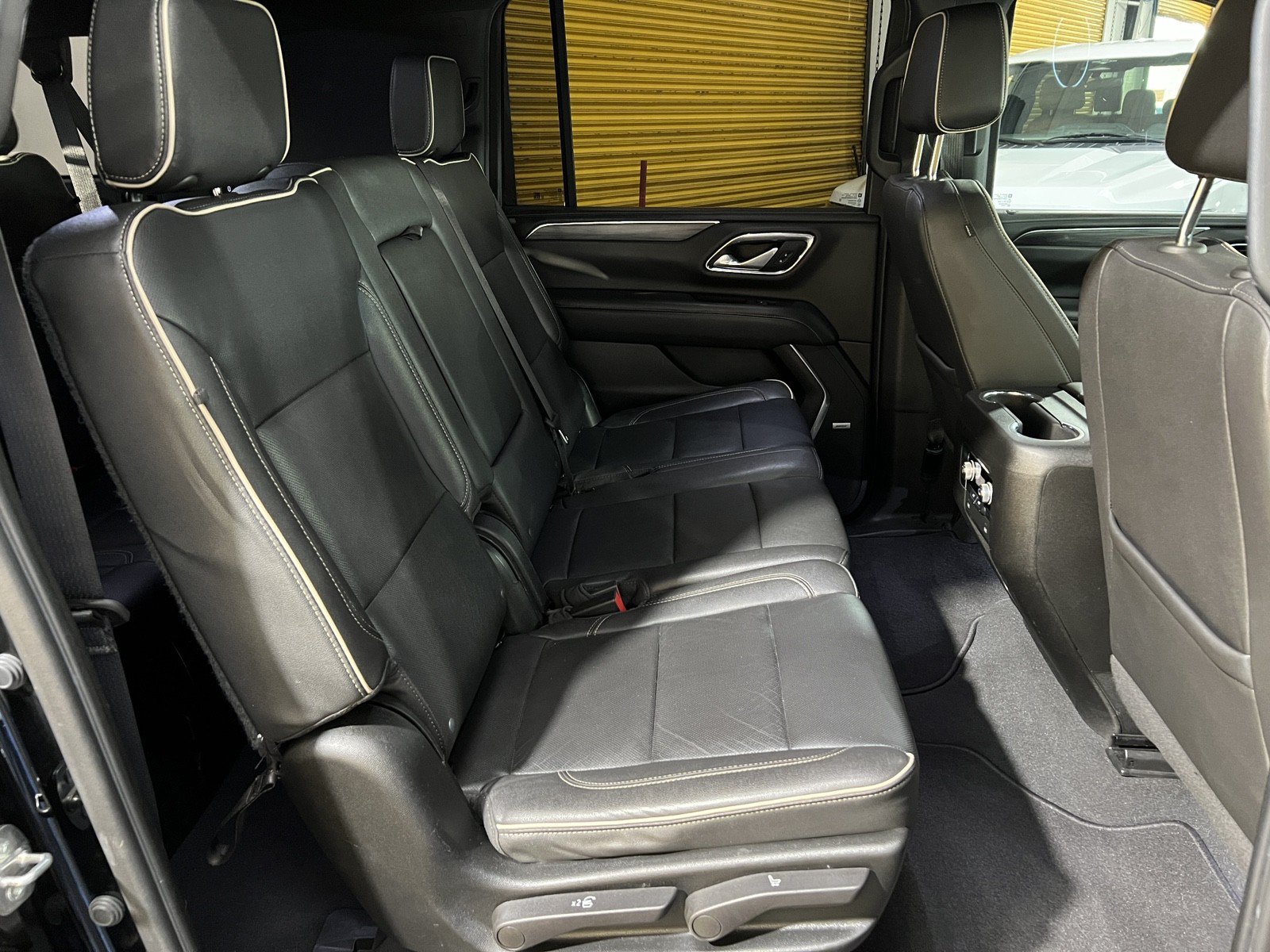 Used 2023 GMC Yukon XL SLT AWD/4WD image 18